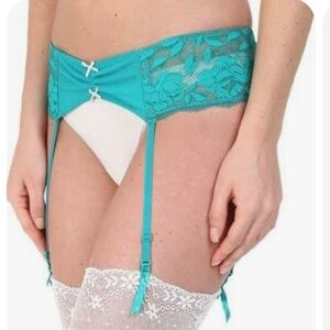 betsey johnson lace garter starlet lace emerald